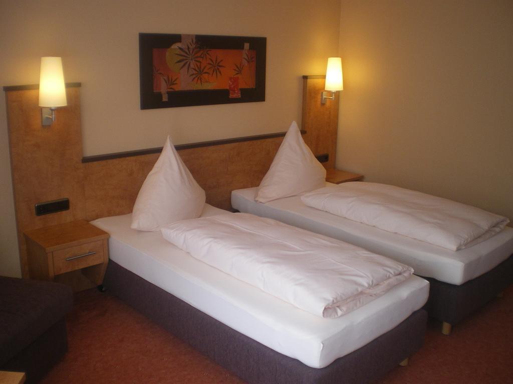 Hotel Gasthof Kaesser Ансбах Экстерьер фото