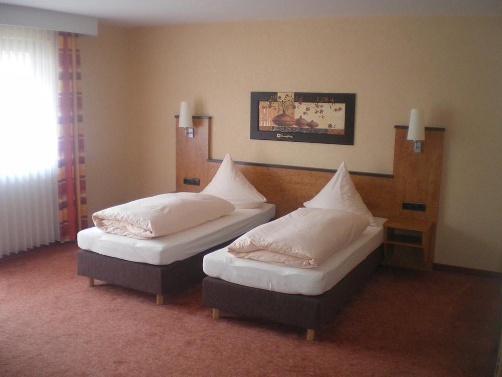 Hotel Gasthof Kaesser Ансбах Экстерьер фото